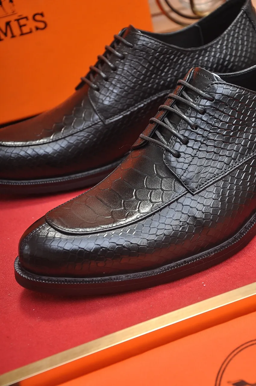 Men's shoes💰460💶[HERMES] (sheepskin lining)🍀Italian top luxury🍀He does not pursue novel styles and gorgeous colors, but attracts the favor of successful men with his flawless, elegant and classic style! This very, very comfortable, simple and stable style makes it easy to match any style! The pattern is absolutely 1:1 refined from the original case, and we strive for excellence in materials, imported cowhide + cowhide lining💪💪💪extraordinary texture👍! .Black brown code number: 38 to 45 (45 customized)